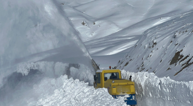 Hakkari’de karla mücadele
