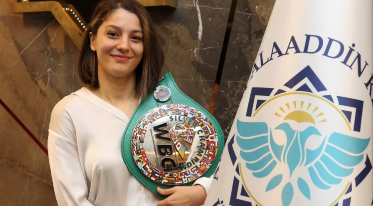 Türkiye’nin ilk WBC gümüş kemeri satışa çıkarılıyor