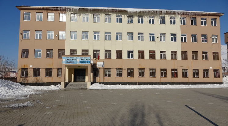 Hakkari’de 3 okul, ‘deprem riski’ nedeniyle tahliye edildi