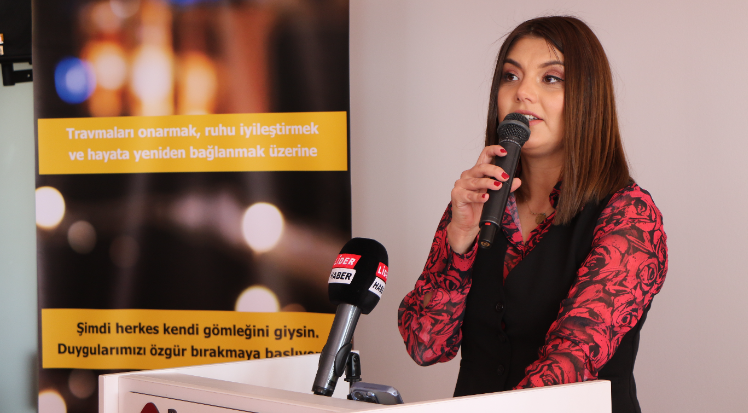 Psikolog Oral kitabını tanıttı