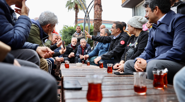 Bakan Dönmez, İskenderun’da esnafı ziyaret etti