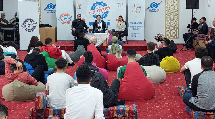    Aile ve Sosyal Hizmetler Bakanı Derya Yanık, İstanbul'da gençlerle buluştu  