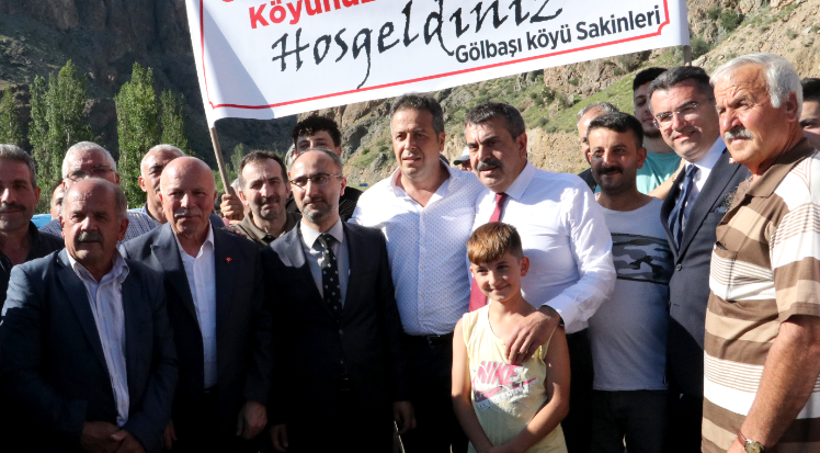  Bakan Tekin, memleketi Erzurum'da