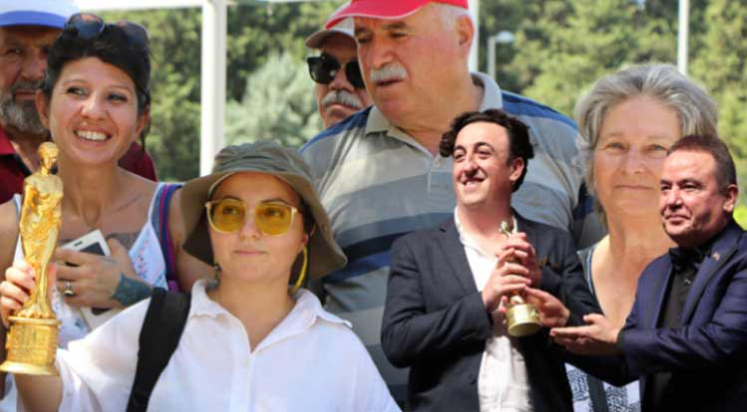 Altın Portakal emekçileri üçüncü kez eylem yaptı