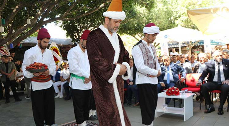 Antalyalı esnaf Ahi Evran Meydanı'nda buluştu