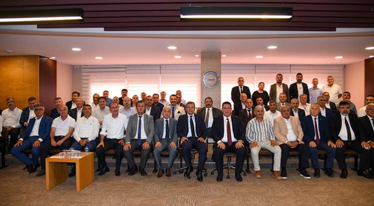 Vali Şahin esnafla bir araya geldi 