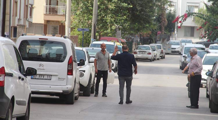 Benzin bidonuyla eylem yaptı