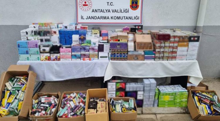 Depoya yapılan baskında kaçak sigara ele geçirildi