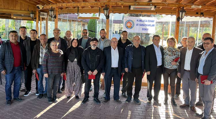 25 yılı dolduran esnafa plaket