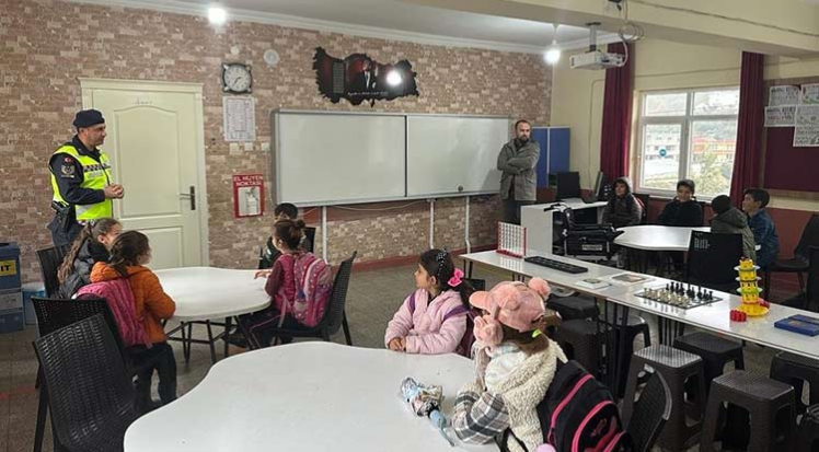 Alanya'da öğrencilere trafik semineri