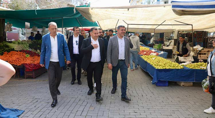 Başkan Yücel Mahmutlar’da pazarcı esnafı ile buluştu