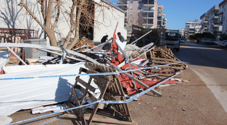 Hortum felaketi sonrası esnaf yaralarını sarmaya başladı
