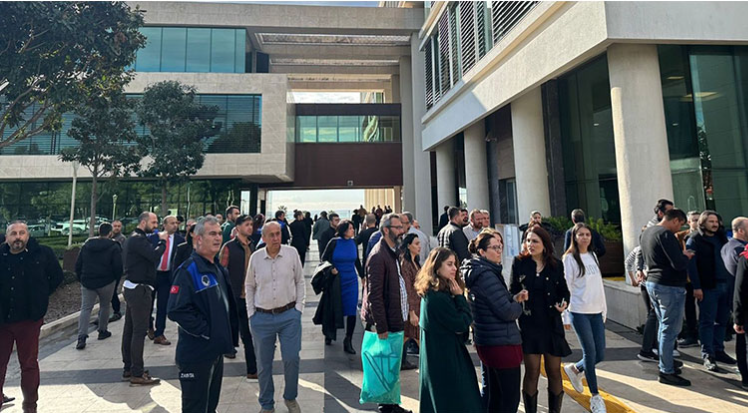 Konyaaltı’nda ‘maaş’ eylemi