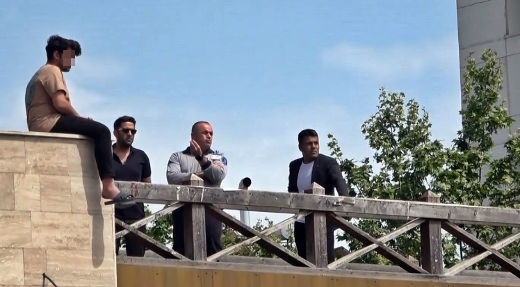 İntihar etmeyi düşünen genci itfaiye eri ikna etti