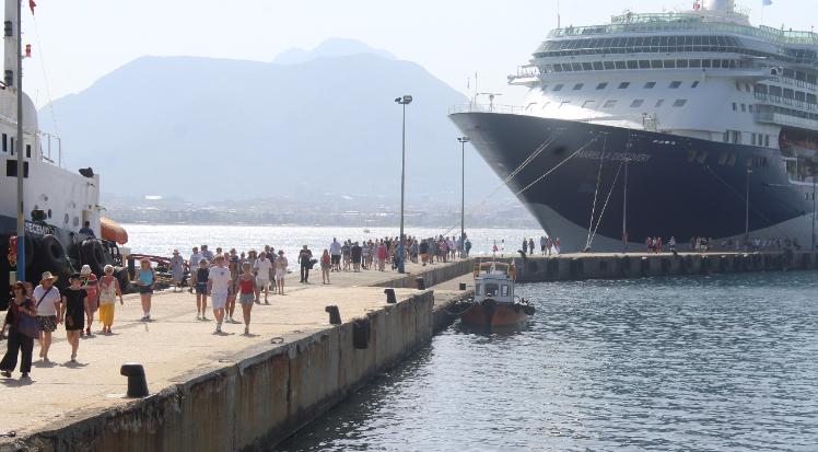‘Marelal Discovery’ Alanya limanına demirledi