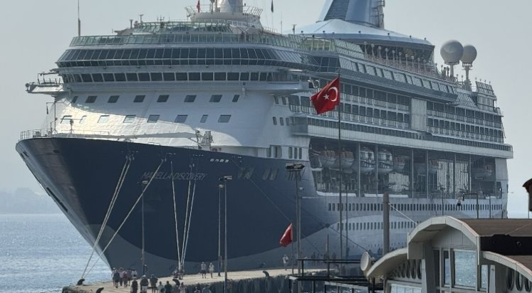 1810 yolcusu bulunan kruvaziyer gemisi Alanya’ya geldi