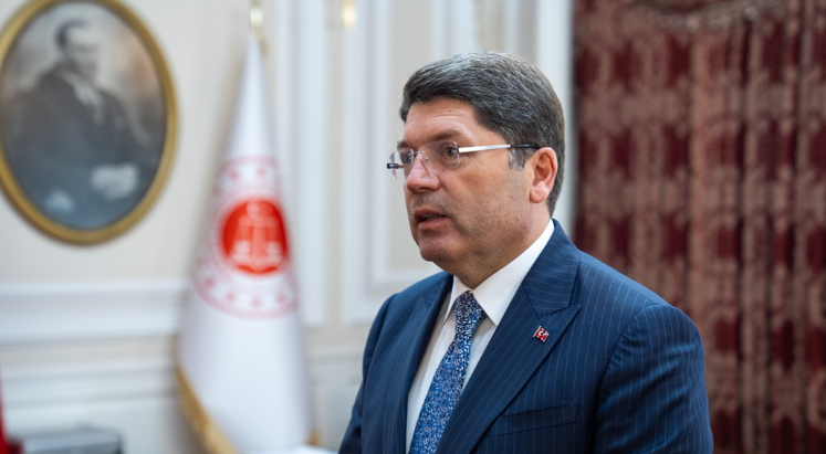 Bakan Tunç: FETÖ elebaşı için 27 suçtan 7 iade talebimiz oldu