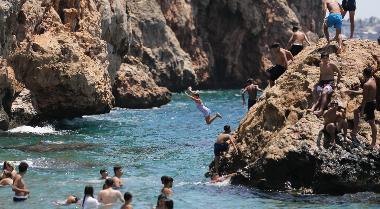 Antalya’da sıcak hava ve nem etkili
