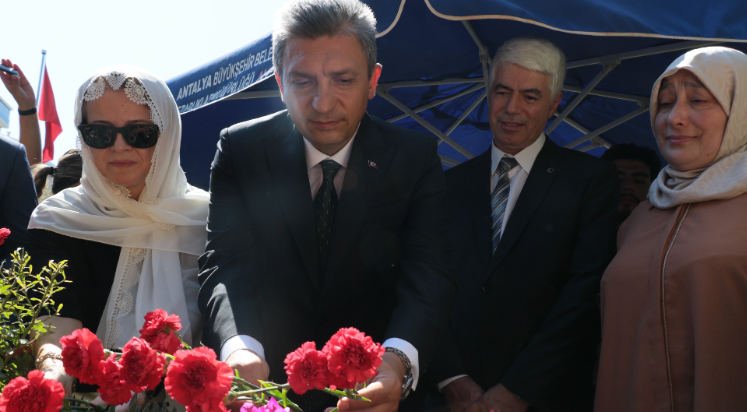 15 Temmuz Demokrasi ve Milli Birlik Günü etkinlikleri şehit mezarlarını ziyaret ile başladı