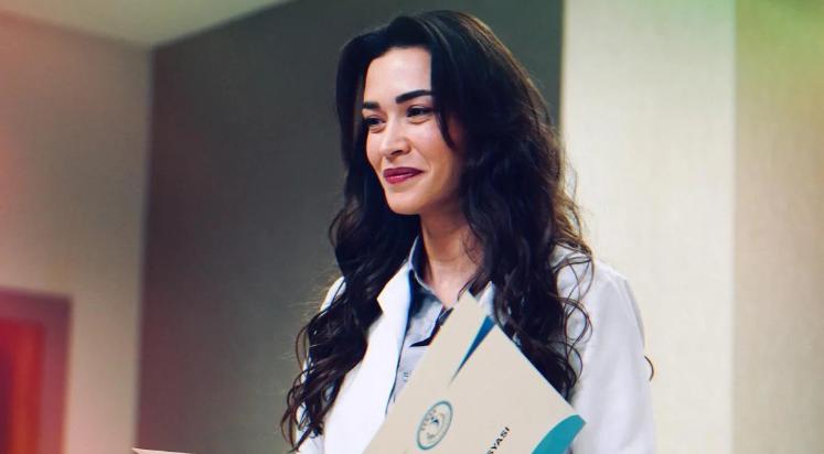Bahar'ın Rengin'i Ecem Özkaya estetik iddialarını yalanladı!