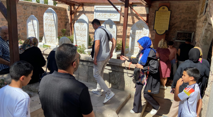 Somuncu Baba Türbesi ve çilehanesi ziyaretçilerini ağırlıyor
