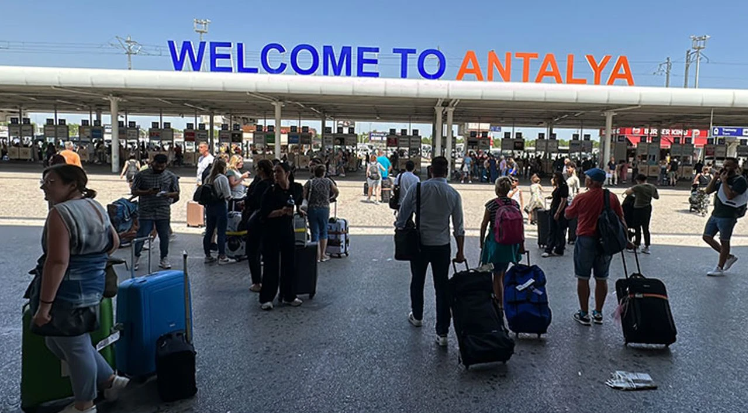 Antalya’ya gelen turist sayısı 9 milyonu aştı