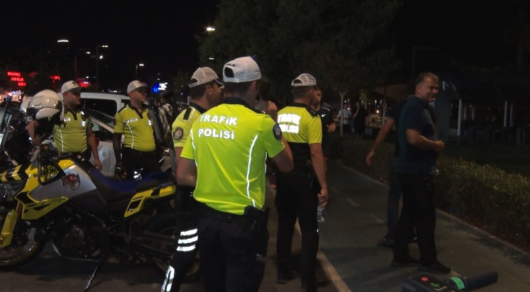 Antalya'da kasksız motosiklet sürücülerine ceza