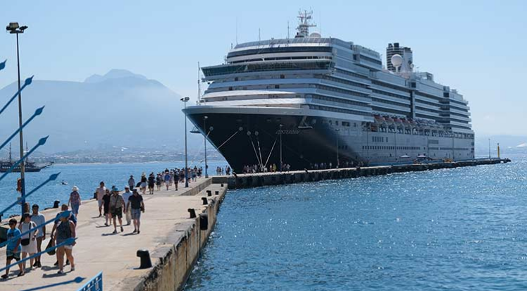 Alanya'ya 58 ülkeden 2 bin 199 turist geldi