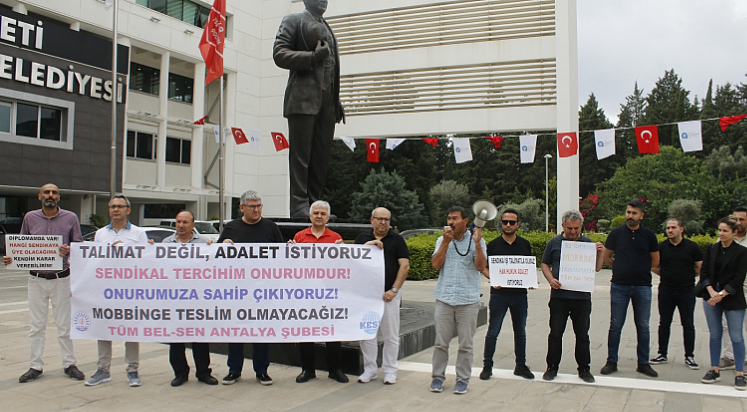 CHP'li belediyeler tel tel dökülüyor