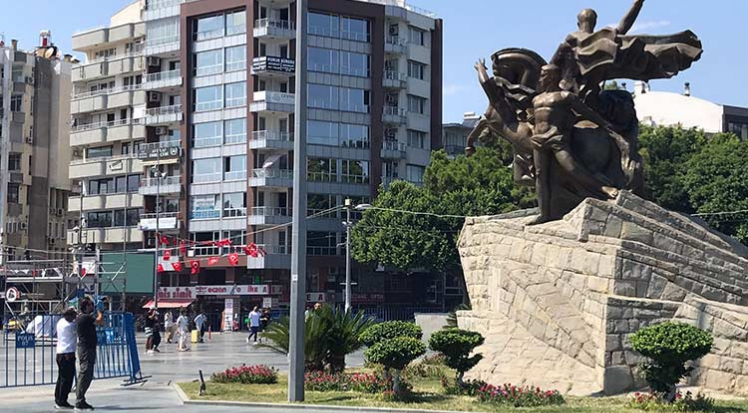 Antalya’da Atatürk heykeline çirkin saldırı