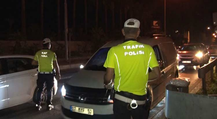 Alkollü vatandaş cezayı arkadaşına yıktı