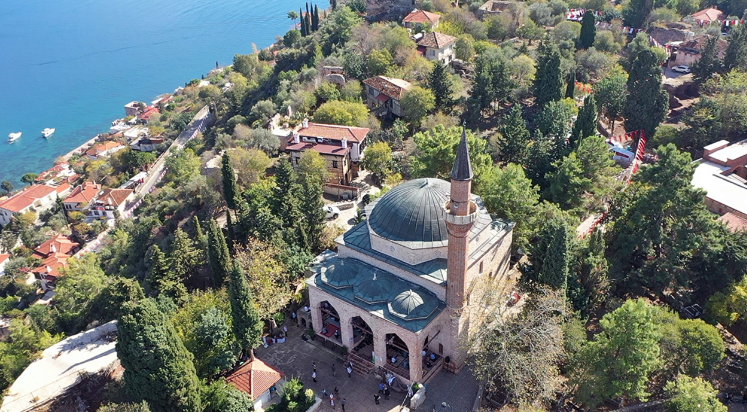 Selçuklu mimarisi 793 yıllık camiye turistlerin yoğun ilgisi