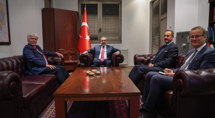 Bakan Fidan, Üsküp'te siyaset dünyasından temsilcilerle bir araya geldi