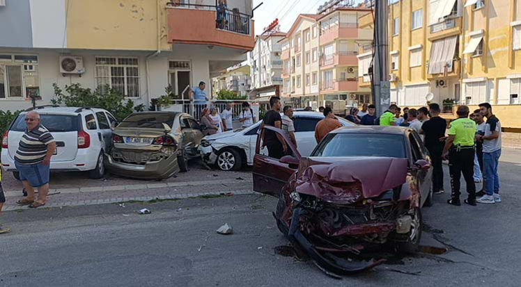 Antalya'da 14 yaşındaki çocuk mahalleyi birbirine kattı