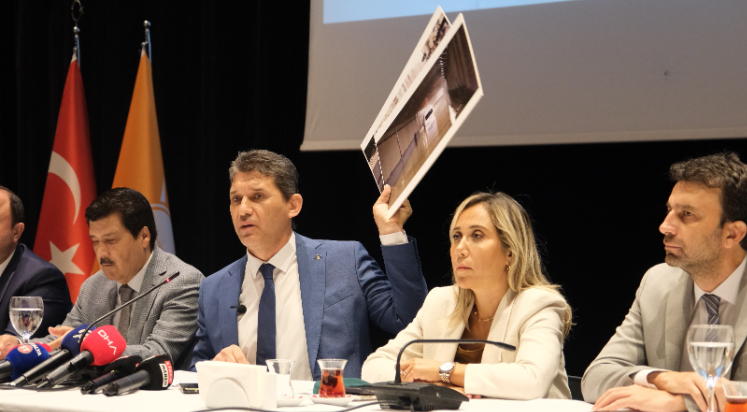 Başkan Çetin'den Böcek'e sert tepki: Şehirden bihaber