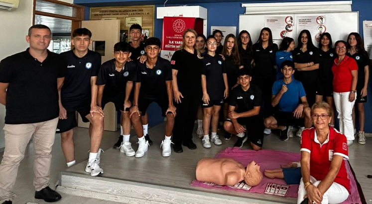 Türk Kızılayı lise öğrencilerine seminer verdi