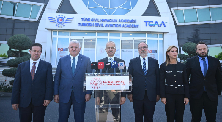 Bakan Uraloğlu’ndan Antalya’ya 4 yeni iç hat müjdesi