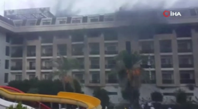 Kemer'de otel yangını
