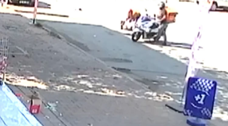 Antalya'da motosiklet küçük kıza çarptı