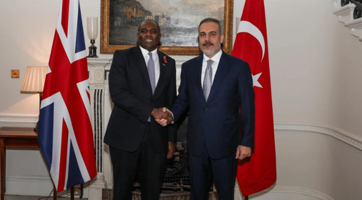 Bakan Fidan, İngiliz mevkidaşıyla bir araya geldi