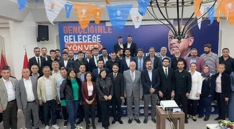 AK Gençlik Manavgat’ta bayrak değişimi