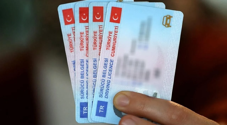 Eski tip sürücü belgelerinin yenileme süresi uzatıldı