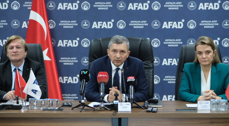 Antalya’da turuncu kodlu yağış alarmı taşımalı eğitime ara verildi!