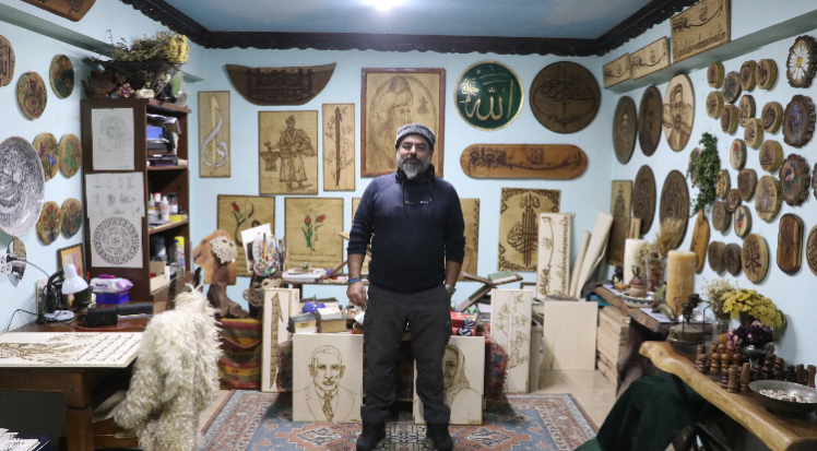 Fransa'dan baba ocağına geldi, atıl durumdaki ahırı sanat atölyesine çevirdi