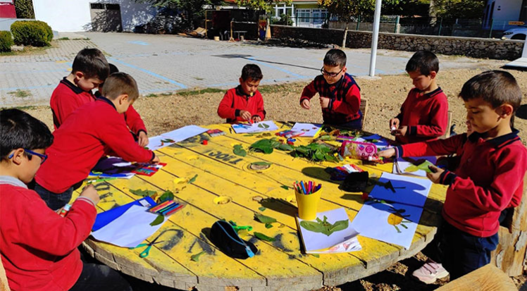 “Açık Hava Sınıfı” projesiyle öğrenciler doğayla iç içe öğrenim görüyor