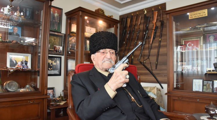 Asırlık çınarın evladiyelik müzesi