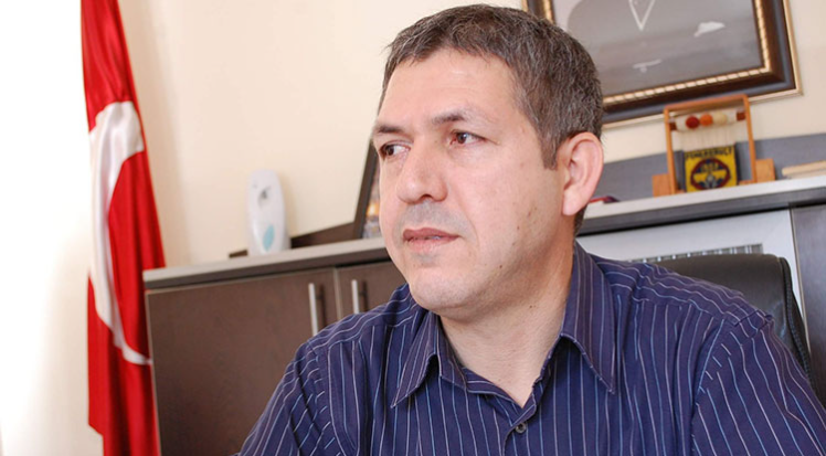 Eşinin hatırasını kitaplarla yaşattı