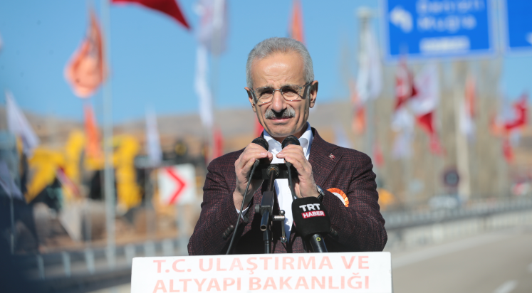 Bakan Uraloğlu: Antalya'nın ulaşım ağını ilmek ilmek ördük