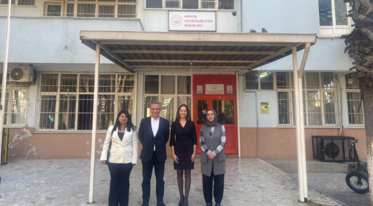 Antalya’da minik öğrencilerden büyük davranış