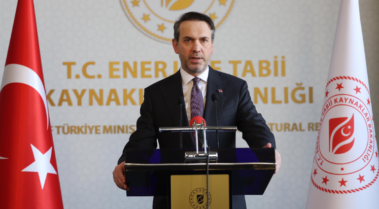 Bayraktar, YEKA modeliyle 20 yıl uygun fiyatlı elektrik temin edileceğini bildirdi